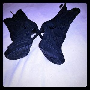 Juicy couture sz. 7 open toe boots.